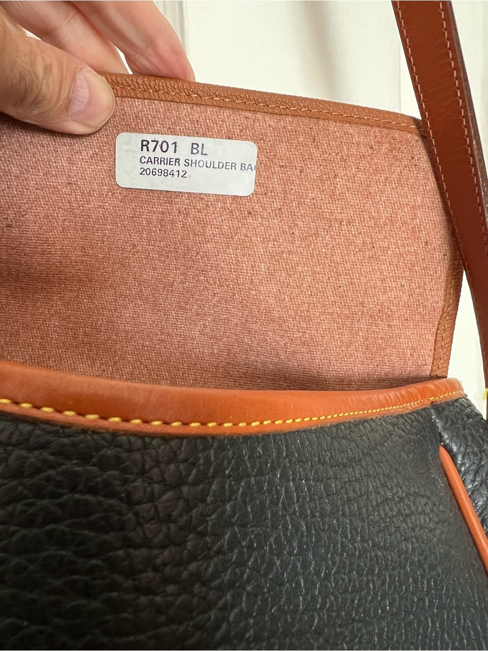 Vintage Dooney & Bourke AWL Black Leather Large Carrier Crossbody Bag -Excellent - Picture 11 of 16